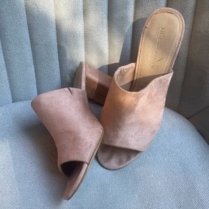 BCBG muted pink heels